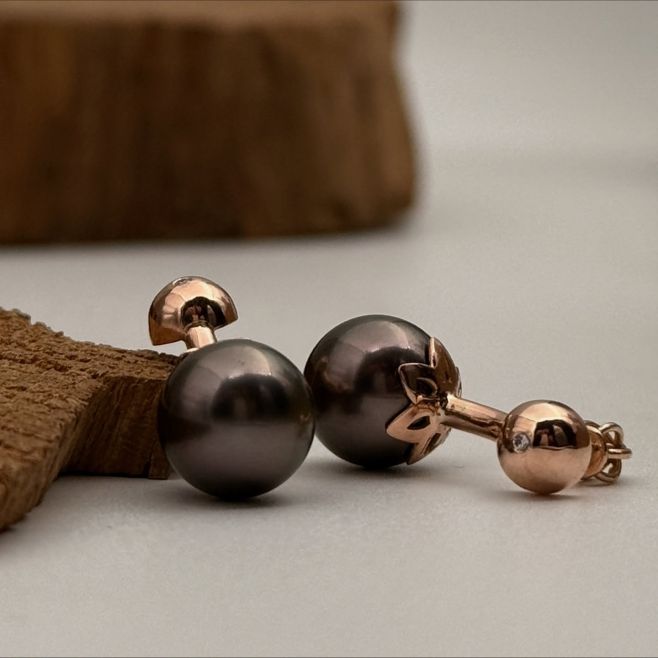 Oooooo… ✨tento skvost vznikl na zakázku do setu k našemu náramku s tahitskou perlou, který si před nějakou dobou koupila...