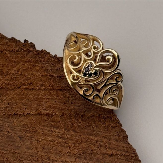 Zakázková výroba - TU MILUJEME! “Vymyslete prosím prsten, kde bude zakompováno písmeno B, M a symbol srdce… Ale aby...