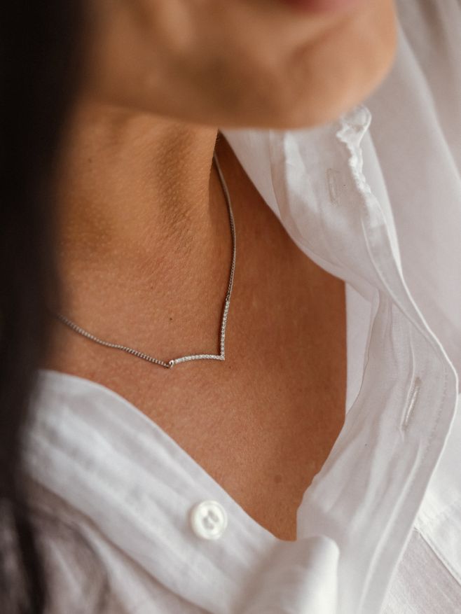 Platinový náhrdelník s brilianty 💎 Ježíšku, mame ho skladem na prodejně 🎄To jsou #klenotyzlasky #remeslneklenotnictvi