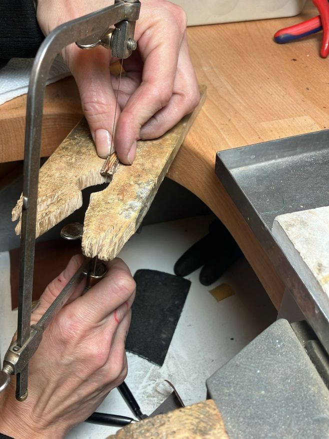 Dnes u nás v dílně 🤍 Ježíšku, pracuje se na tom! #klenotyzlasky #remeslneklenotnictvi #sperky